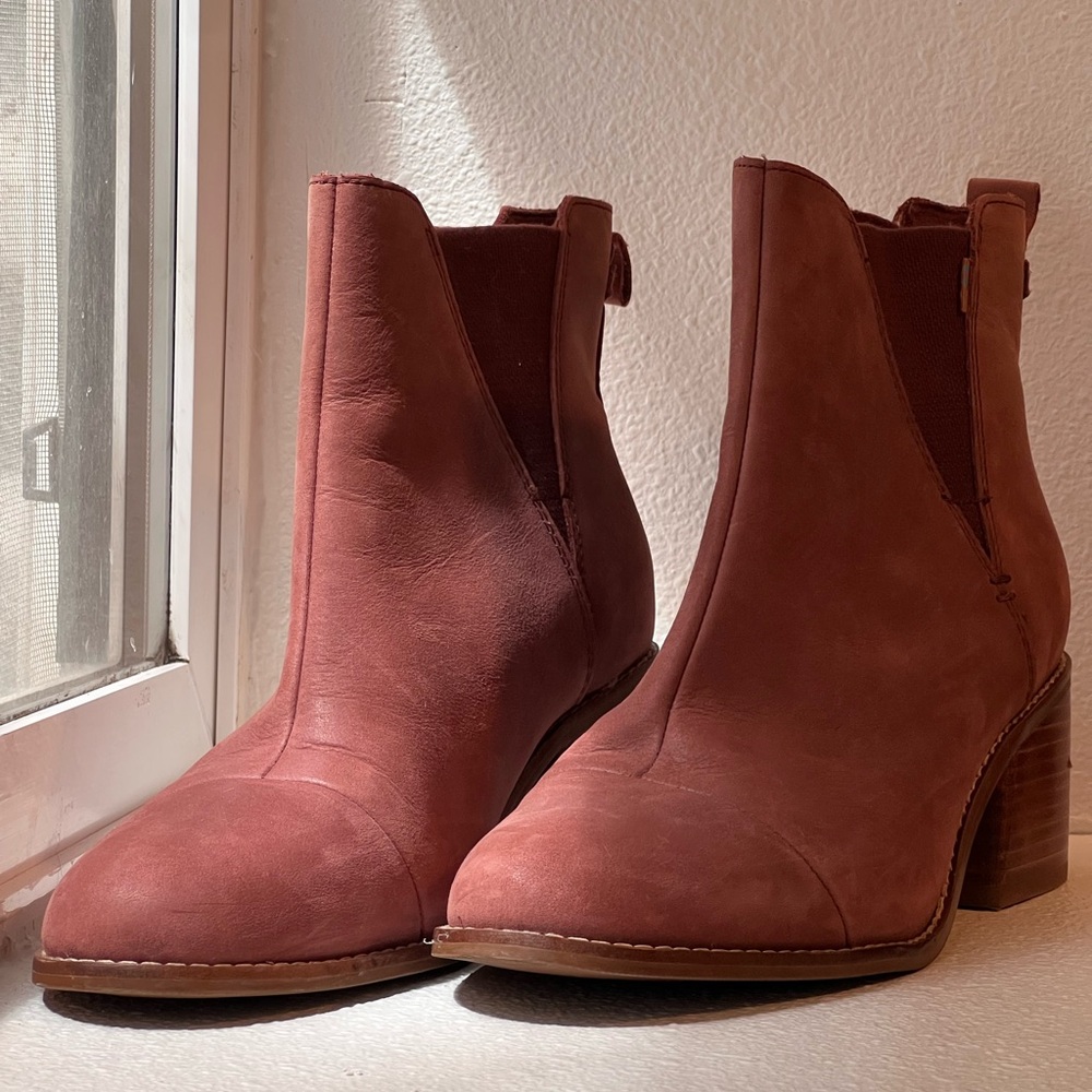 Tom’s Esme Chelsea boots sz 9.5